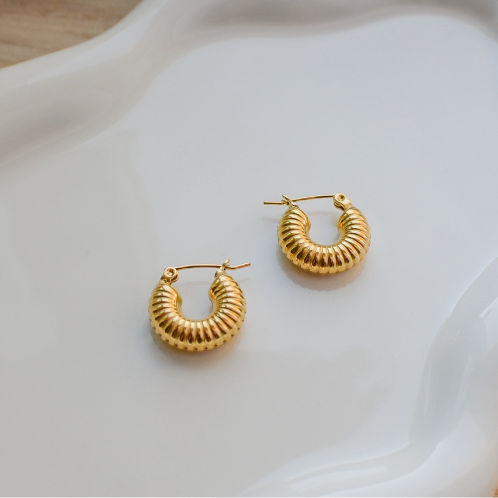 18K Gold plated earring - Picture 2 of 2